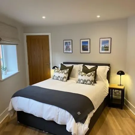 New Modern Studio Apartment Near To City Centre Salisbury Exterior photo