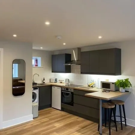 New Modern Studio Apartment Near To City Centre Salisbury Exterior photo